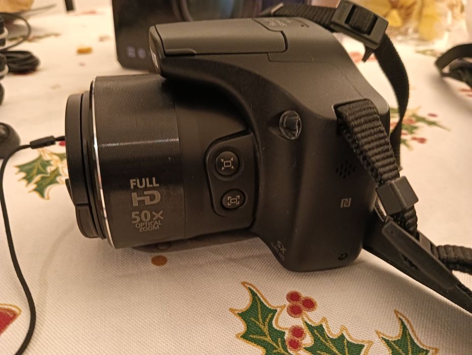 Máquina fotográfica digital Canon 20.3 MP 24mm 50Xzoom Wifi