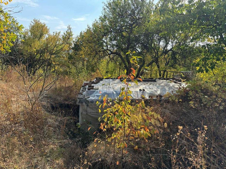 Продам земельный участок 6 соток с подвальным помещением Змиев