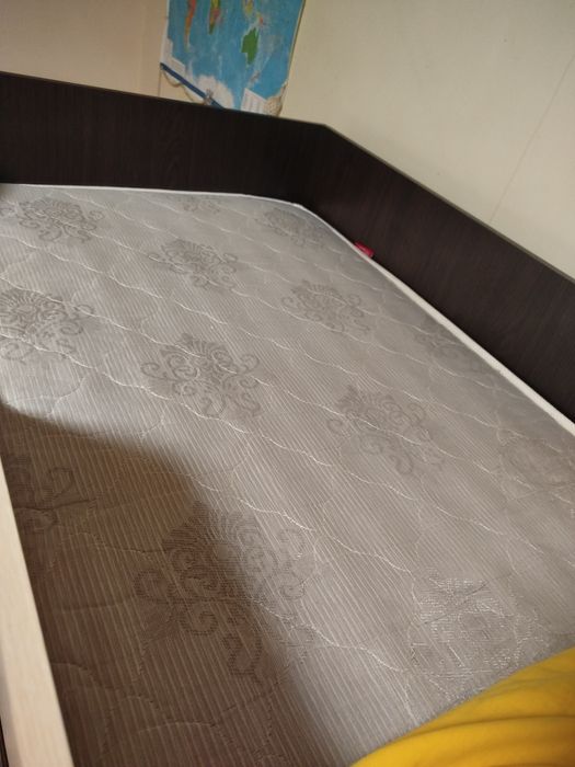 Ліжко горище з матрацом та  викотним столом