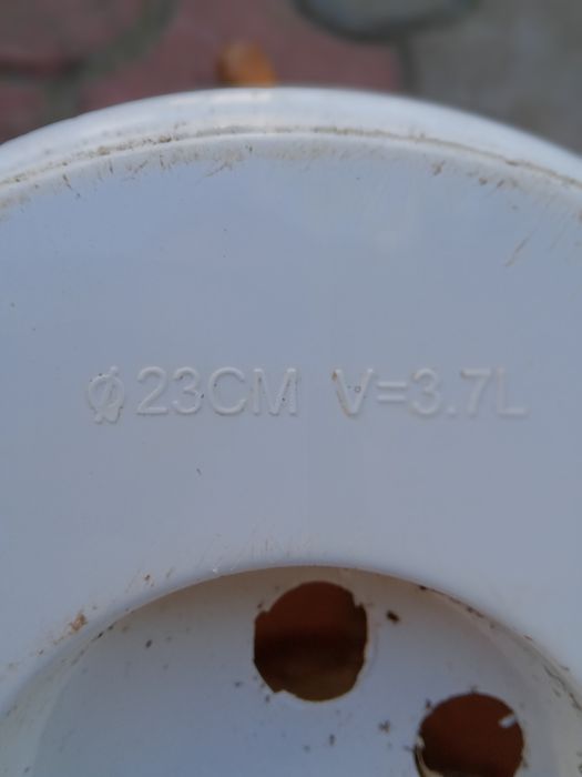 Горщики для квітів бувші у використанні