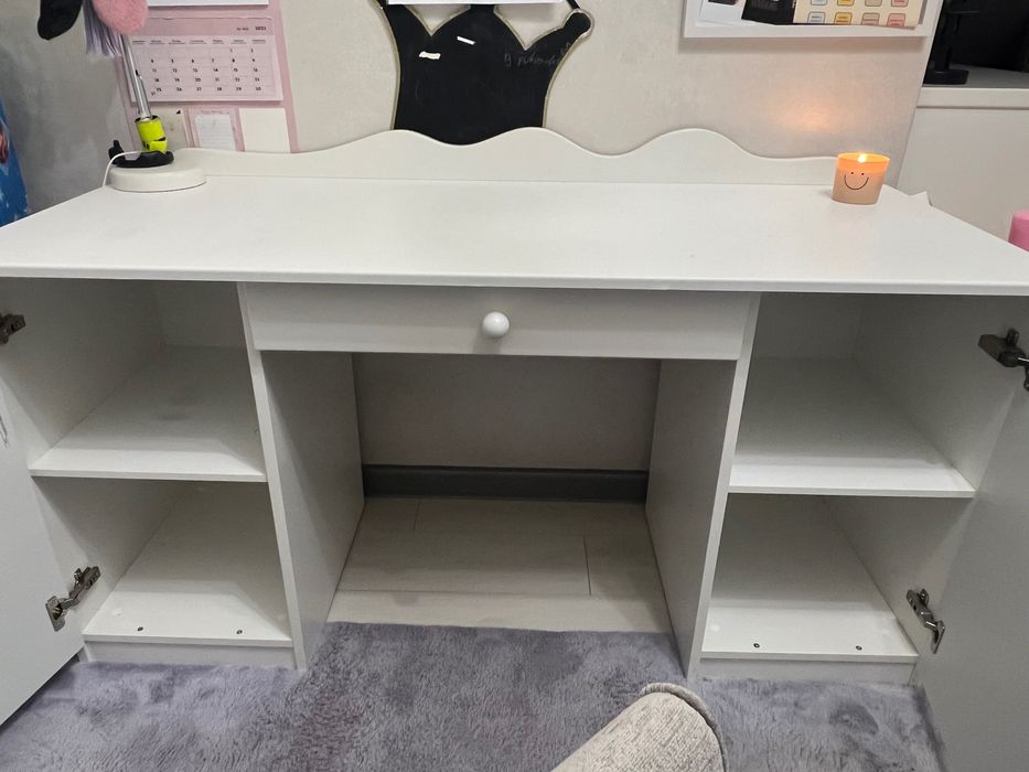 Biurko duże dla nastolatki Meblik