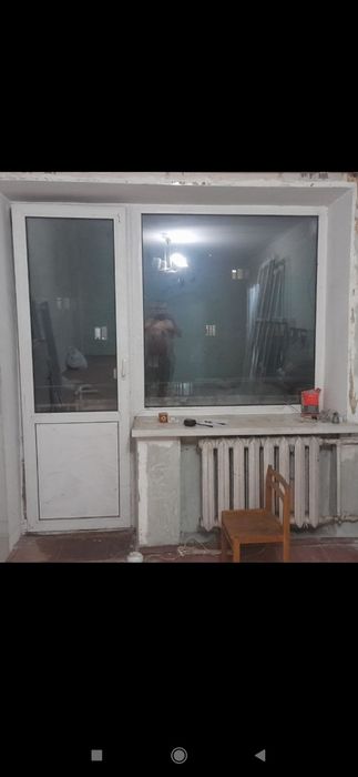 Продам пластиковую дверь .