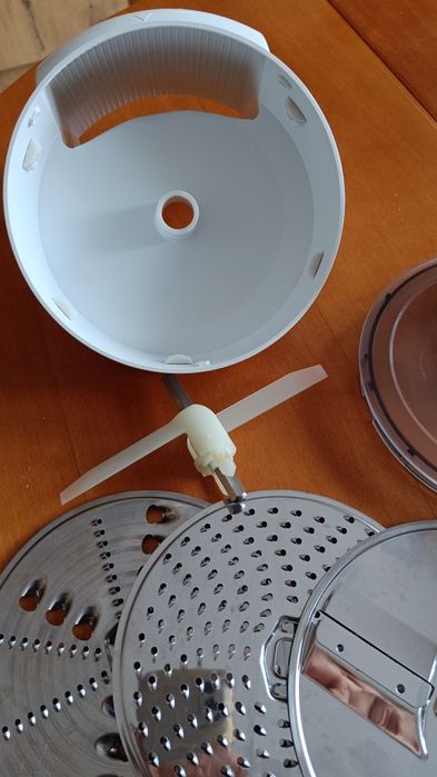 Przystawka szatkująca do Bosch MUM 5 plus 3 tarcze