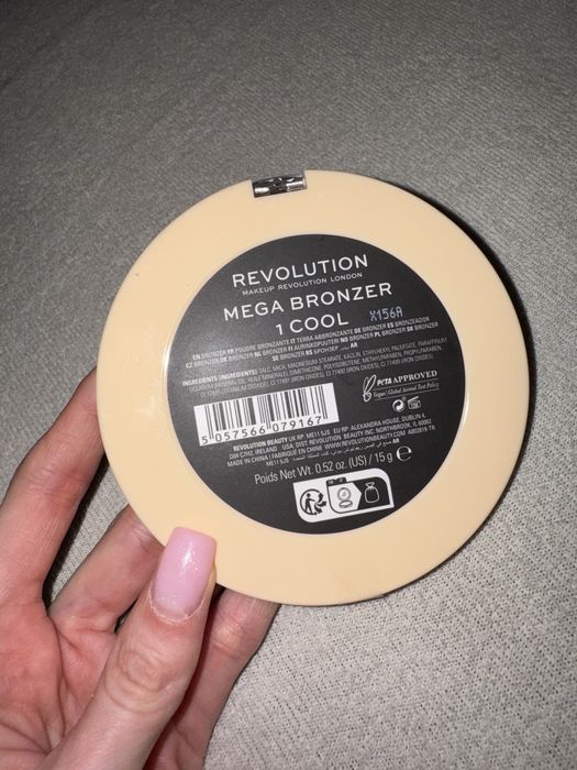 Revolution Mega Bronzer do twarzy matowy prasowany 01 Cool 15g