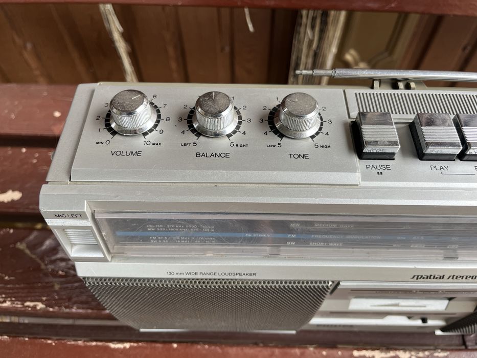 Продам магнітолу Philips