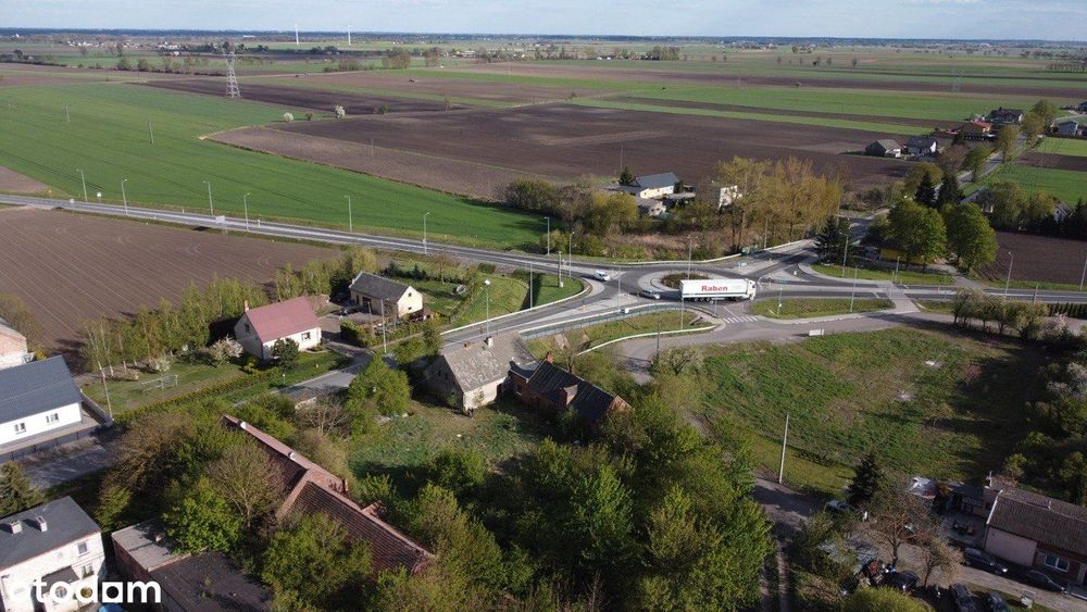 Nieruchomość z dużym budynkiem gospodarczym 324 m² i działką 2400 m²