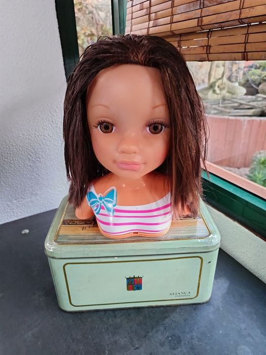 Busto de boneca "Famosa"