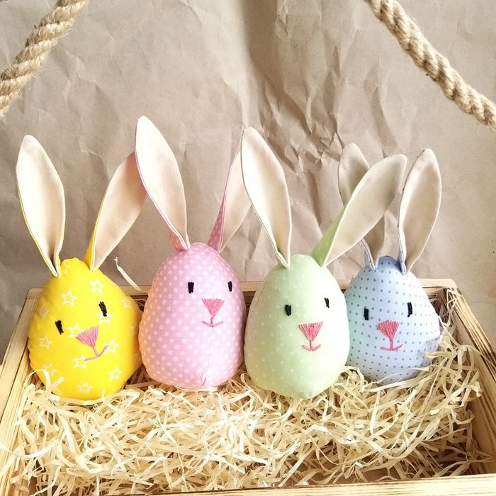 Пасхальный декор крашенка с ушками зайки