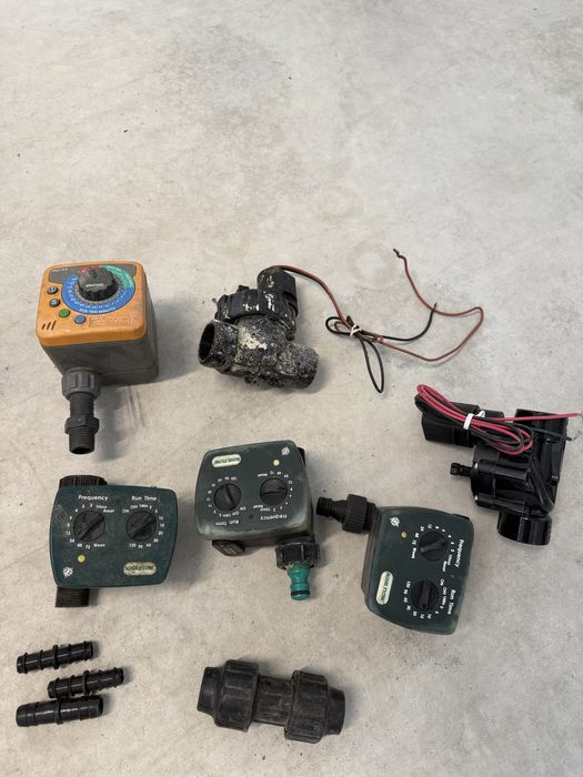 Vario material de rega para jardim