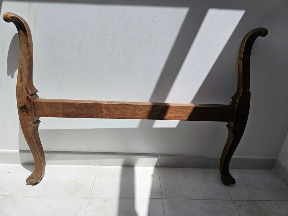 2 Camas de Madeira Maciça