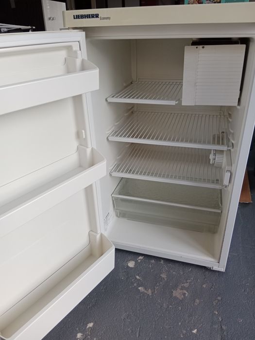 Lodówka w b.dobrym stanie !!!