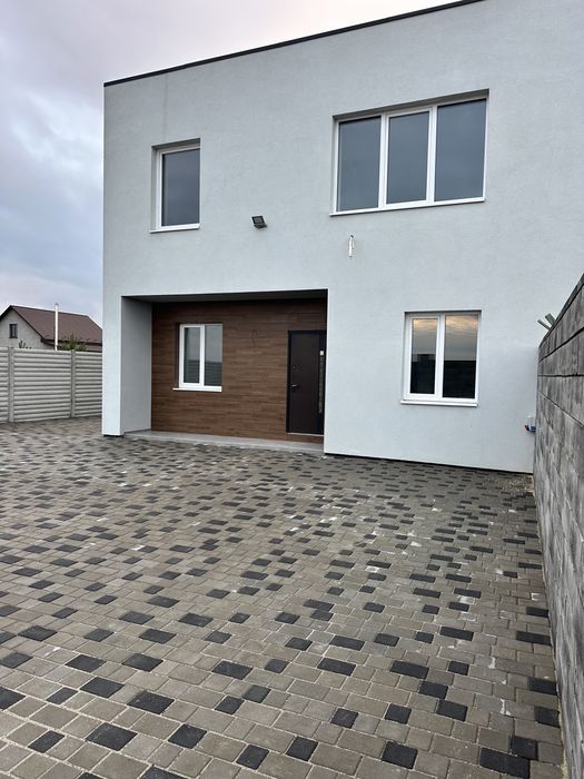 Котедж на 5 сотках з готовим ремонтом Лівий