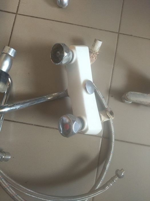 Продам умывальник, смесители бу