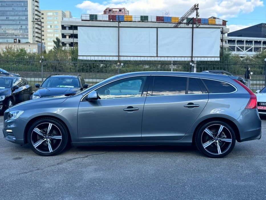 Volvo V60 Facelift R-Design D3 Drive-E 2016
