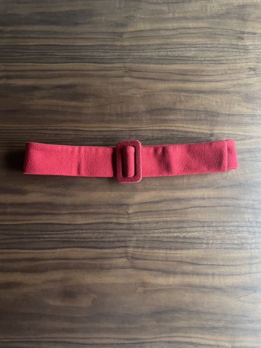 Cinto vermelho ajustável