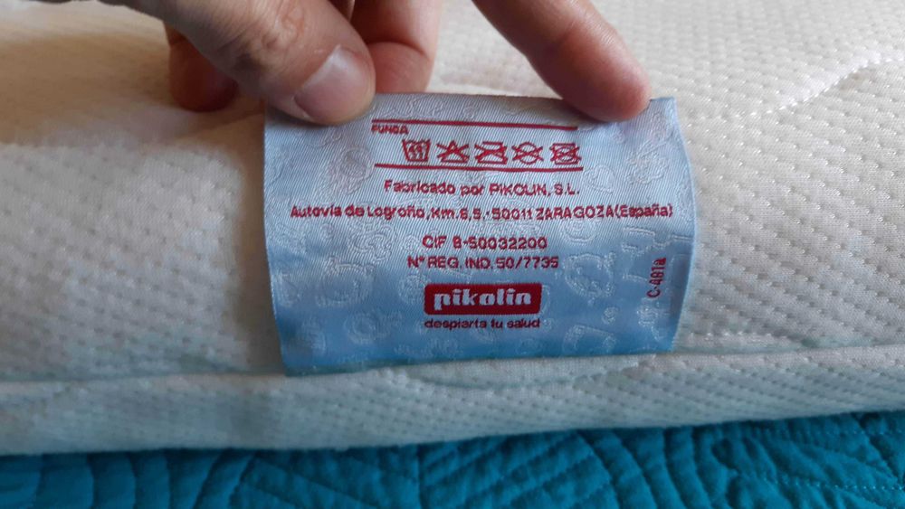 Cama de bebé ajustável, madeira maciça lacada a branco e acrílico, excelente estado