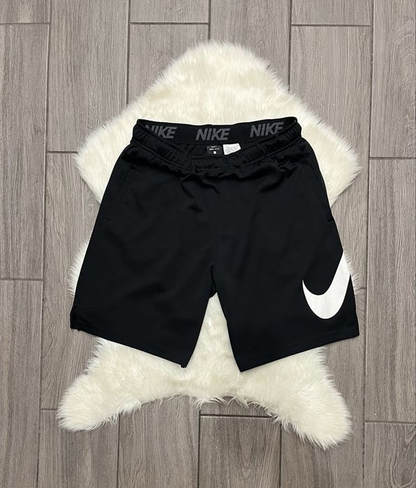 Оригінальні чоловічі шорти Nike