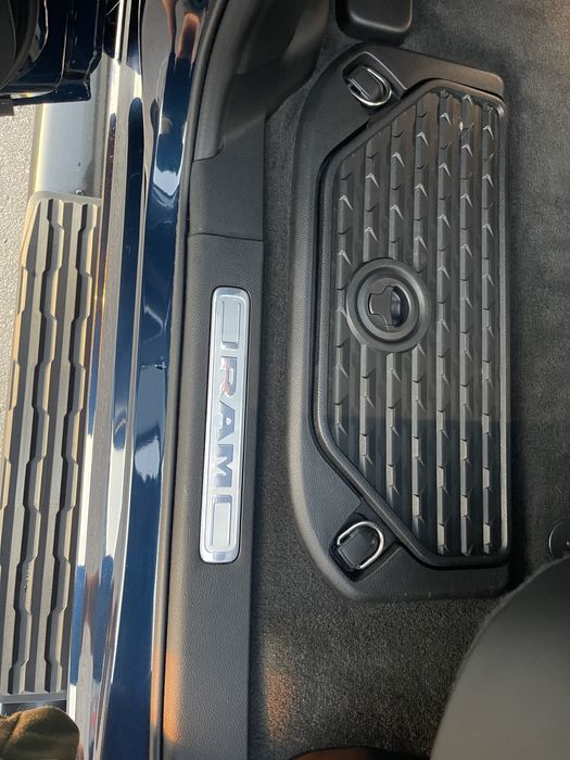 RAM 1500 Додж Рэм