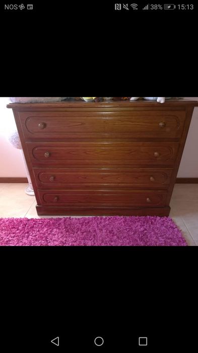 Vendo uma cómoda e uma mesa