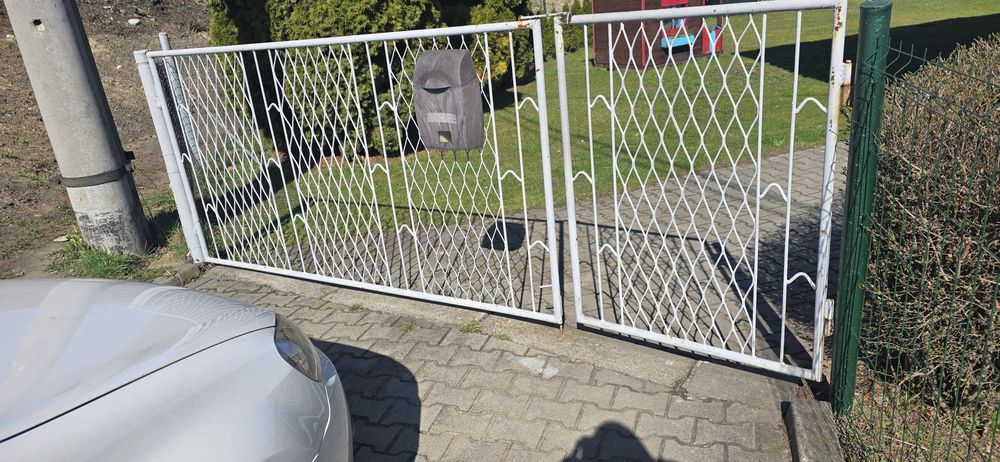 Brama z furtka idealna na budowę