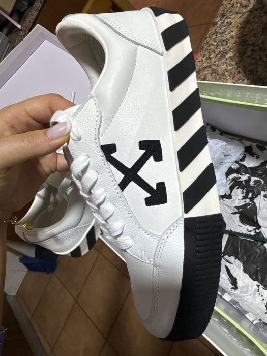 Sapatilhas off-white c/ Virgil Abloh