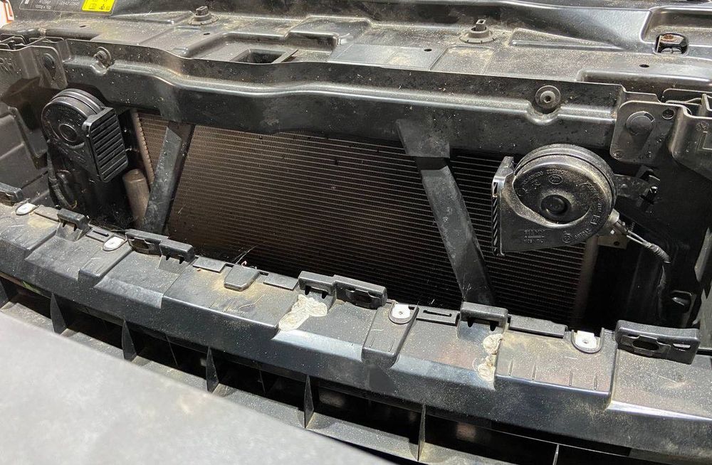 Бампер передній Land Rover Discovery 5