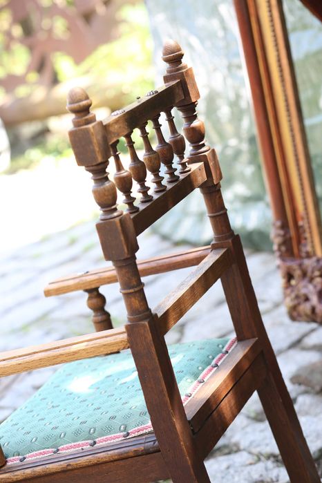 stare krzesło dziecięce