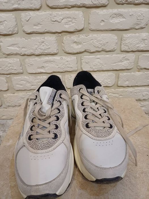 Кросівки жіночі фірми "Hub"