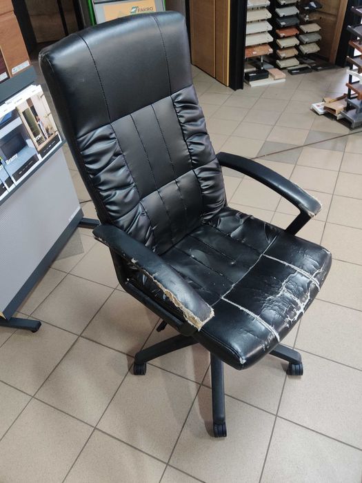 Fotel biurowy na kułkach