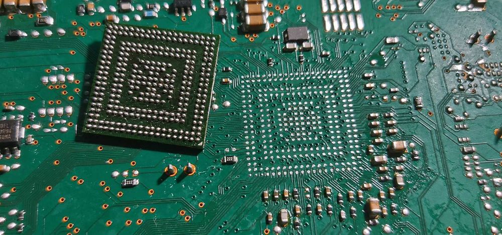 Naprawa elektroniki – sterowniki, kotły, maszyny rolnicze, BGA, audio