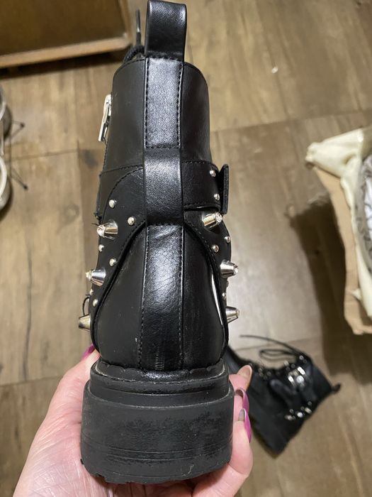 Piekne czarne glany roz. 38 Bershka