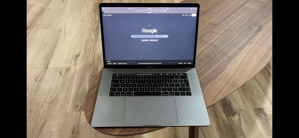 MacBook Pro 15” 2018 i7 16GB RAM 256GB SSD – A1990