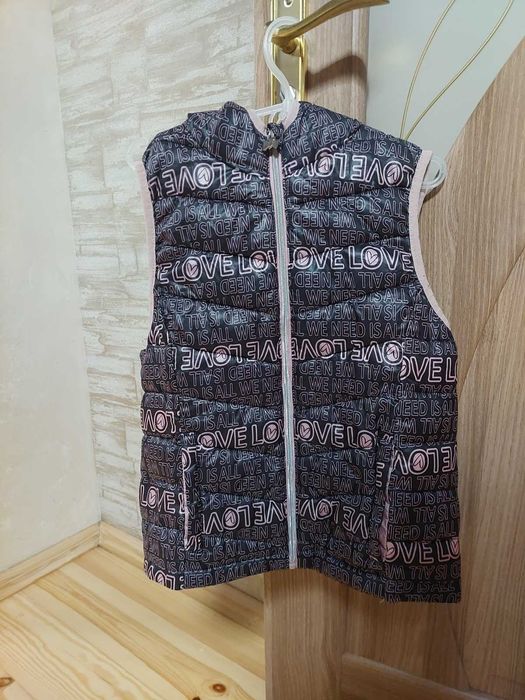 Осіння куртка для дівчинки ріст 140