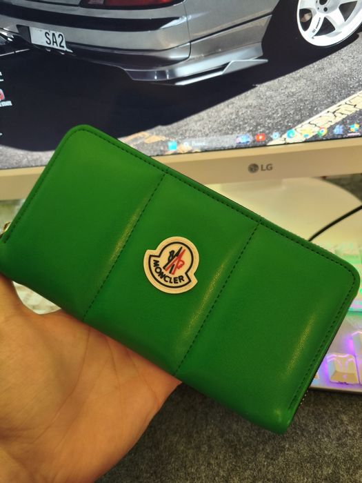 Nowy zielony portfel Moncler

Sprzedam nowy zielony portfel Moncler. Portfel jest nowy i nieużywany.
Idealny na co dzień lub na prezent.

Cena: do uzg