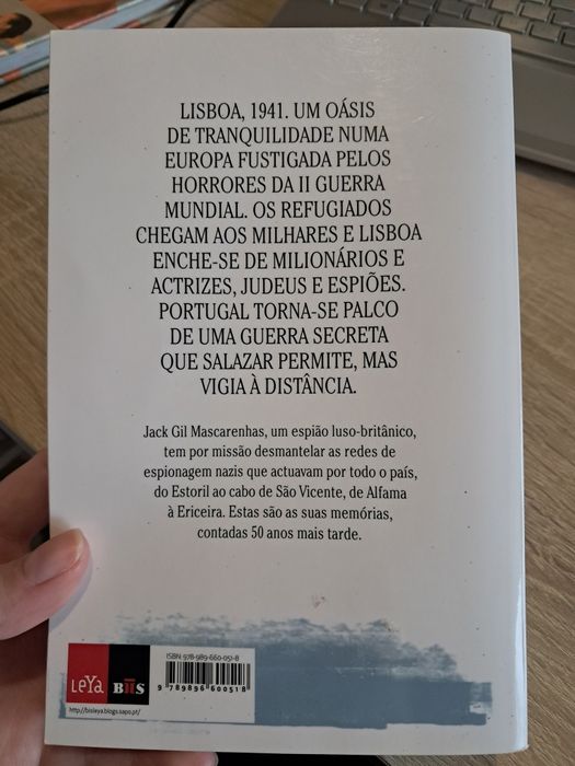 Livro "Enquanto Salazar Dormia"