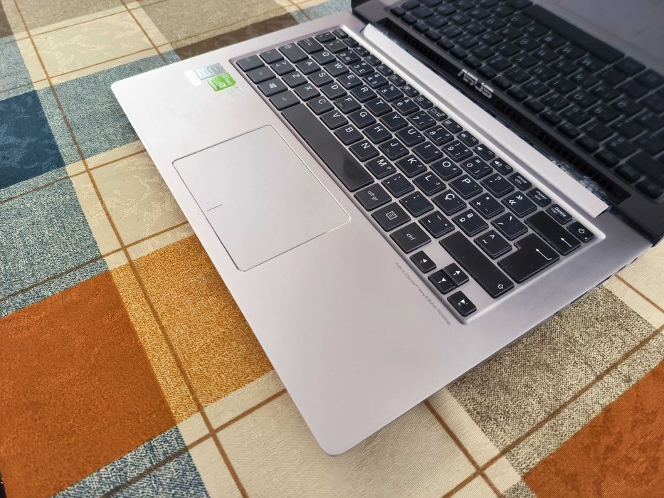 Asus UX303 - Ecrã Touch - i5-4210u + 8Gb + 240ssd