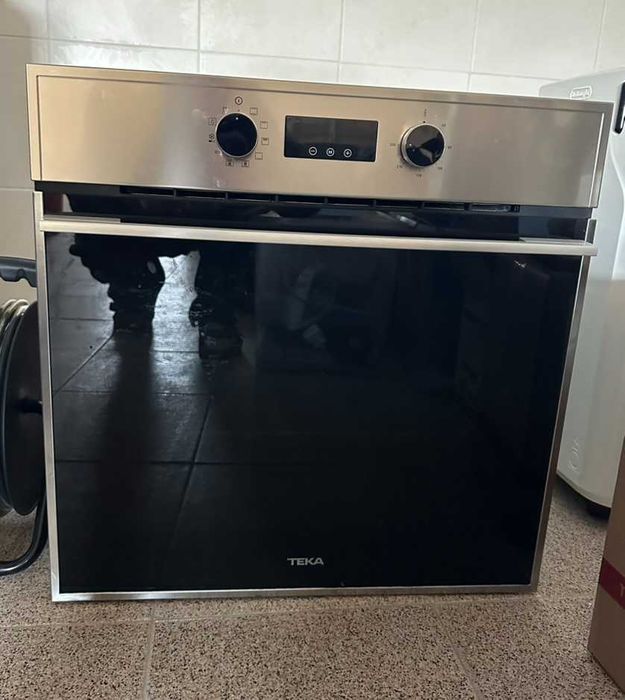 Forno TEKA classe energética A+, capacidade 71 litros