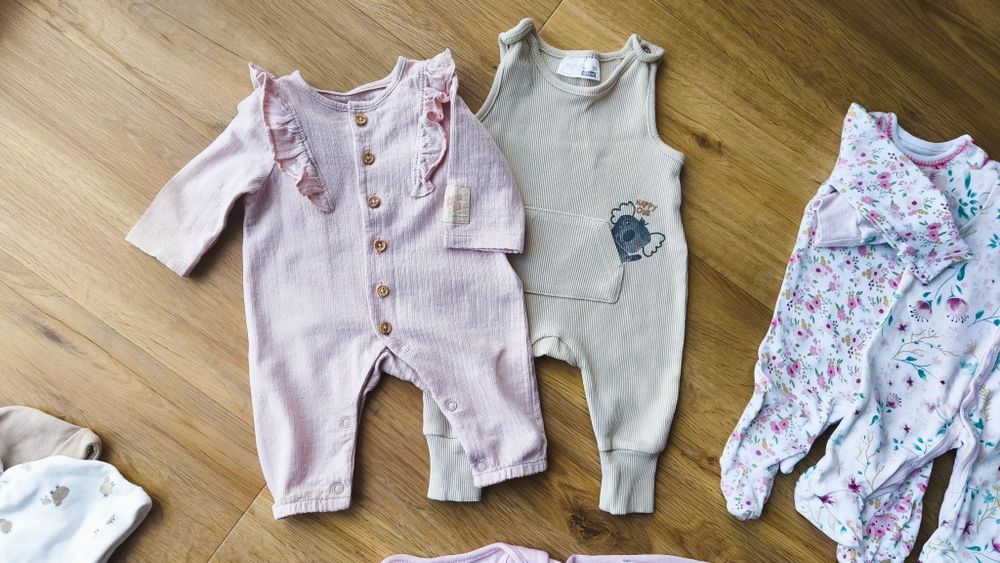 Zestaw ubranek dla dziewczynki r. 56