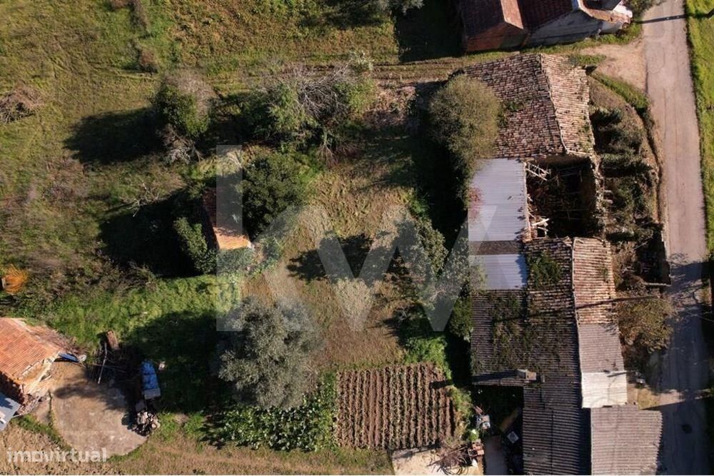 Moradia T2 para recuperar em Santo Ibério, Pombal, Leiria com terreno