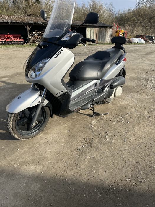 Yamaha Xmax 25 .