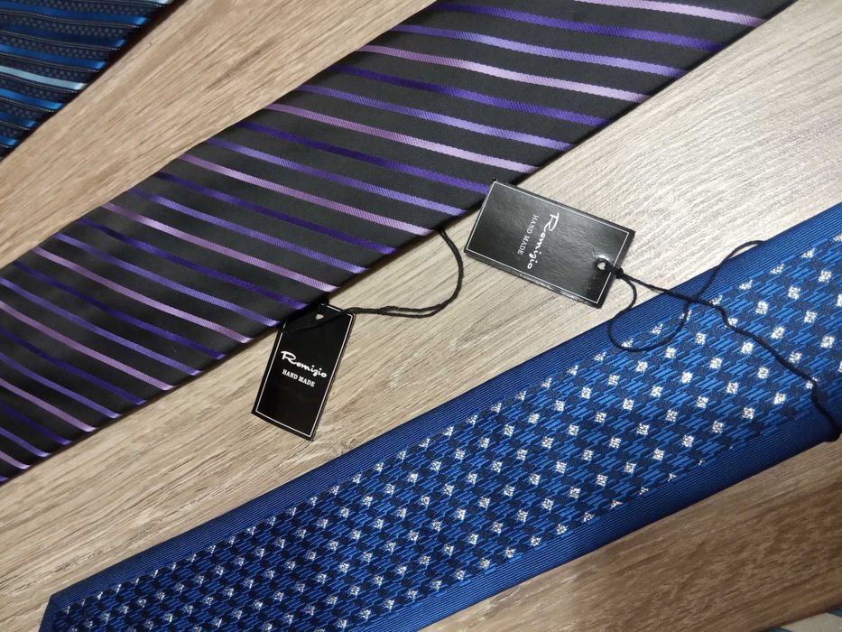 Краватки різні, ціна 29 грн. за всі 5 шт.