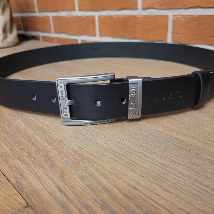 Czarny męski skórzany pasek Levi's 125 cm