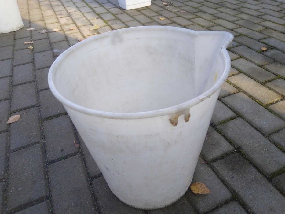 Wiadro plastikowe wiaderko białe z lejkiem dziubkiem 25l 32cm PRL