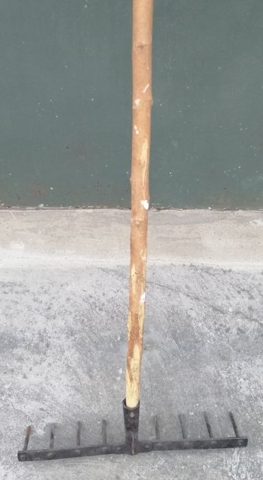 Лопаты, грабли, сапы, вила металлические