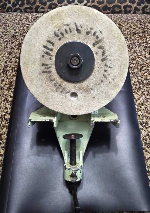 Ручное точило для заточки.