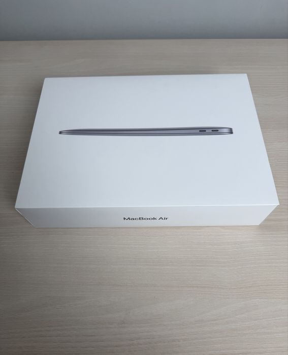 MacBook Air 13” M1 (2020) — 8/256 GB, Space Gray