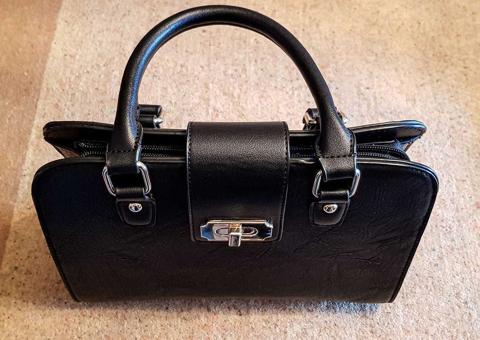 Mala tipo tote preto fecho metálico