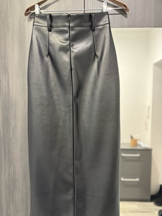 Шкіряна спідниця чорна