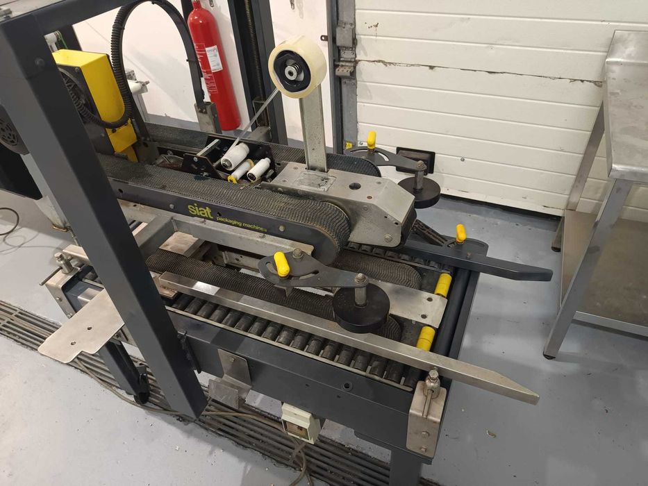 maquina de fechar caixas - SIAT