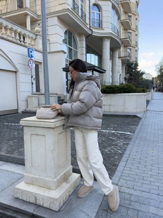 Крутий базовий міні пуховик з якісної жакардової тканини